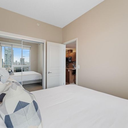 Heart Of Downtown Calgary Spacious Luxury Condo With Stunning Views And Premium Amenities Bagian luar foto