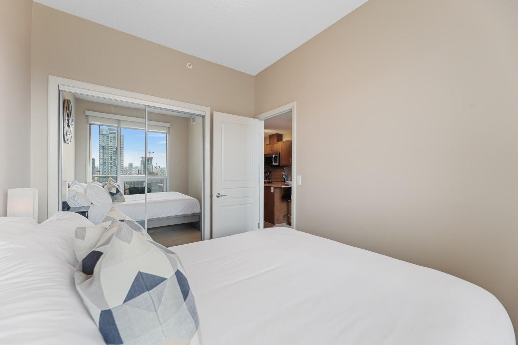 Heart Of Downtown Calgary Spacious Luxury Condo With Stunning Views And Premium Amenities Bagian luar foto