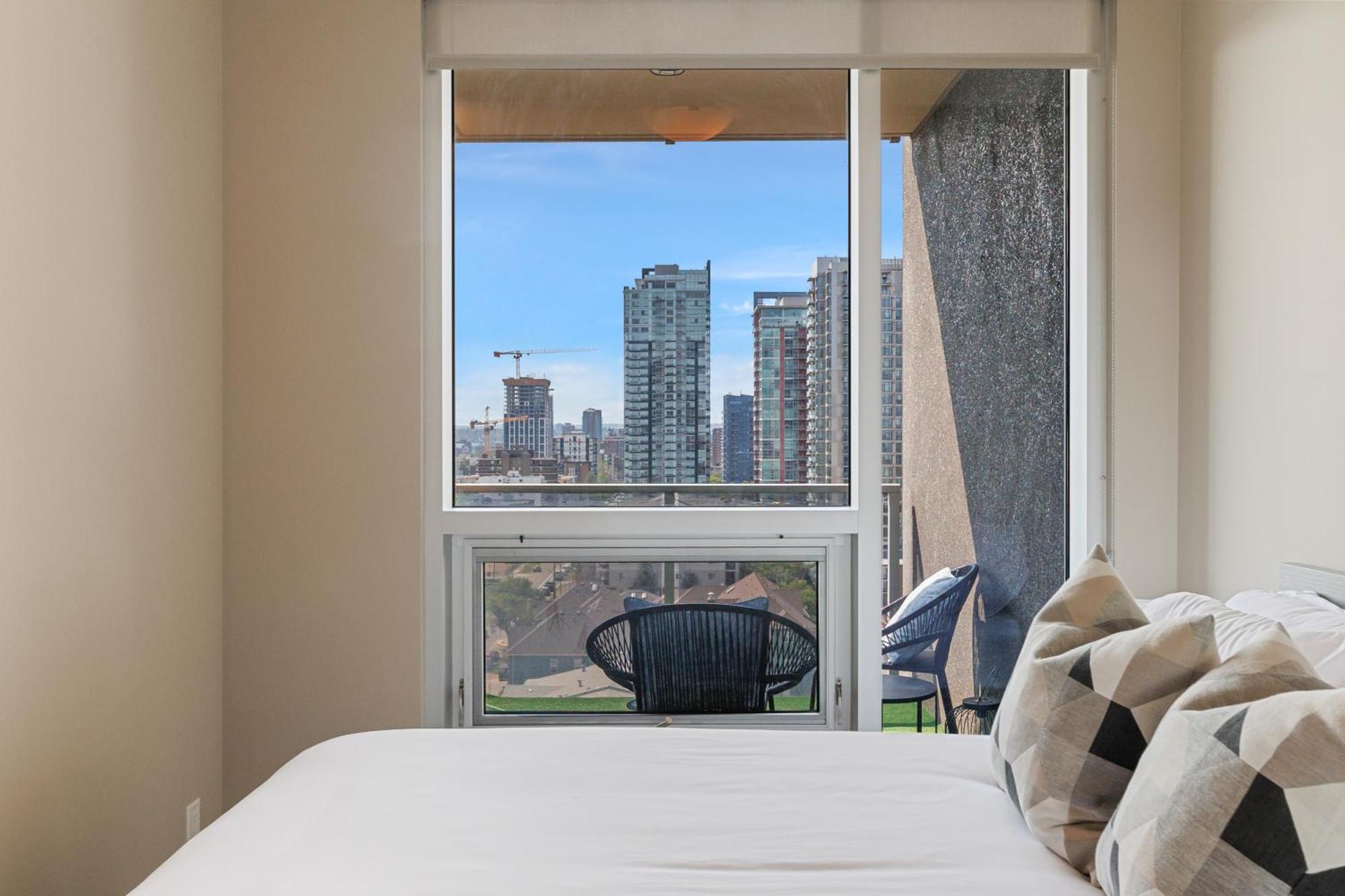 Heart Of Downtown Calgary Spacious Luxury Condo With Stunning Views And Premium Amenities Bagian luar foto